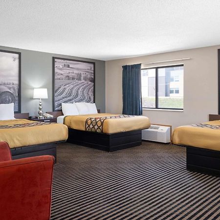 Super 8 By Wyndham Humboldt Otel Dış mekan fotoğraf