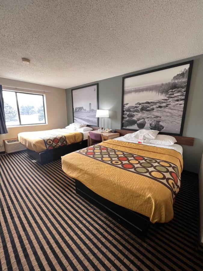 Super 8 By Wyndham Humboldt Otel Dış mekan fotoğraf