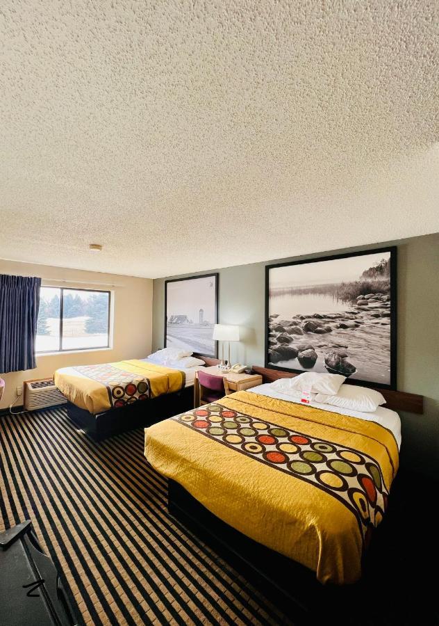 Super 8 By Wyndham Humboldt Otel Dış mekan fotoğraf