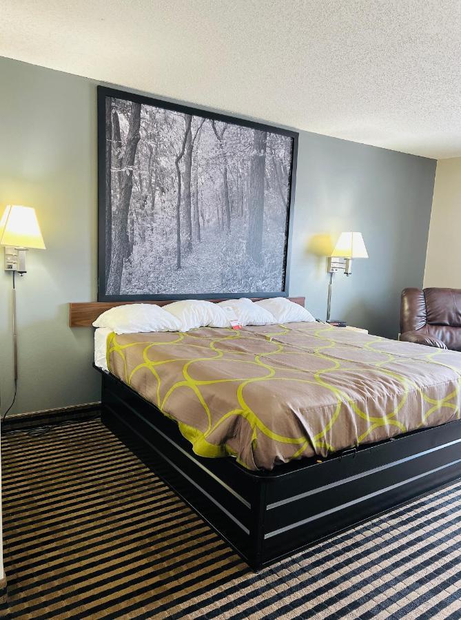 Super 8 By Wyndham Humboldt Otel Dış mekan fotoğraf