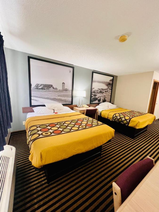 Super 8 By Wyndham Humboldt Otel Dış mekan fotoğraf