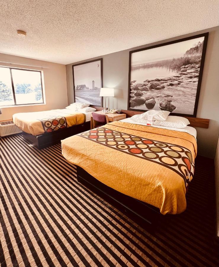 Super 8 By Wyndham Humboldt Otel Dış mekan fotoğraf