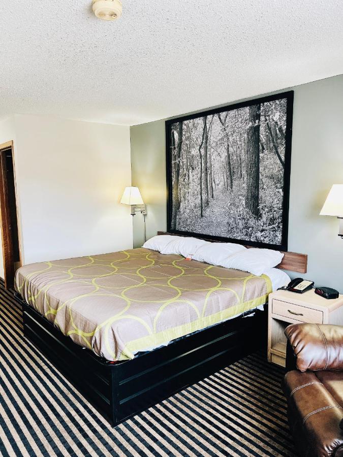 Super 8 By Wyndham Humboldt Otel Dış mekan fotoğraf