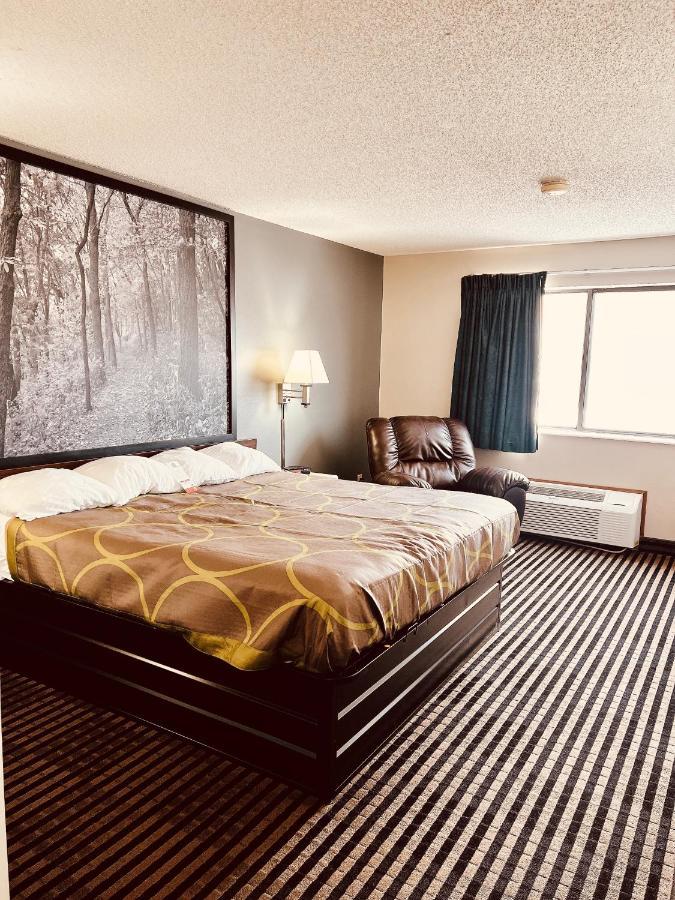 Super 8 By Wyndham Humboldt Otel Dış mekan fotoğraf
