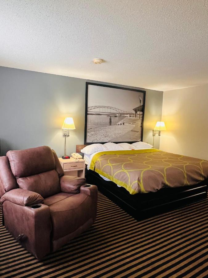 Super 8 By Wyndham Humboldt Otel Dış mekan fotoğraf