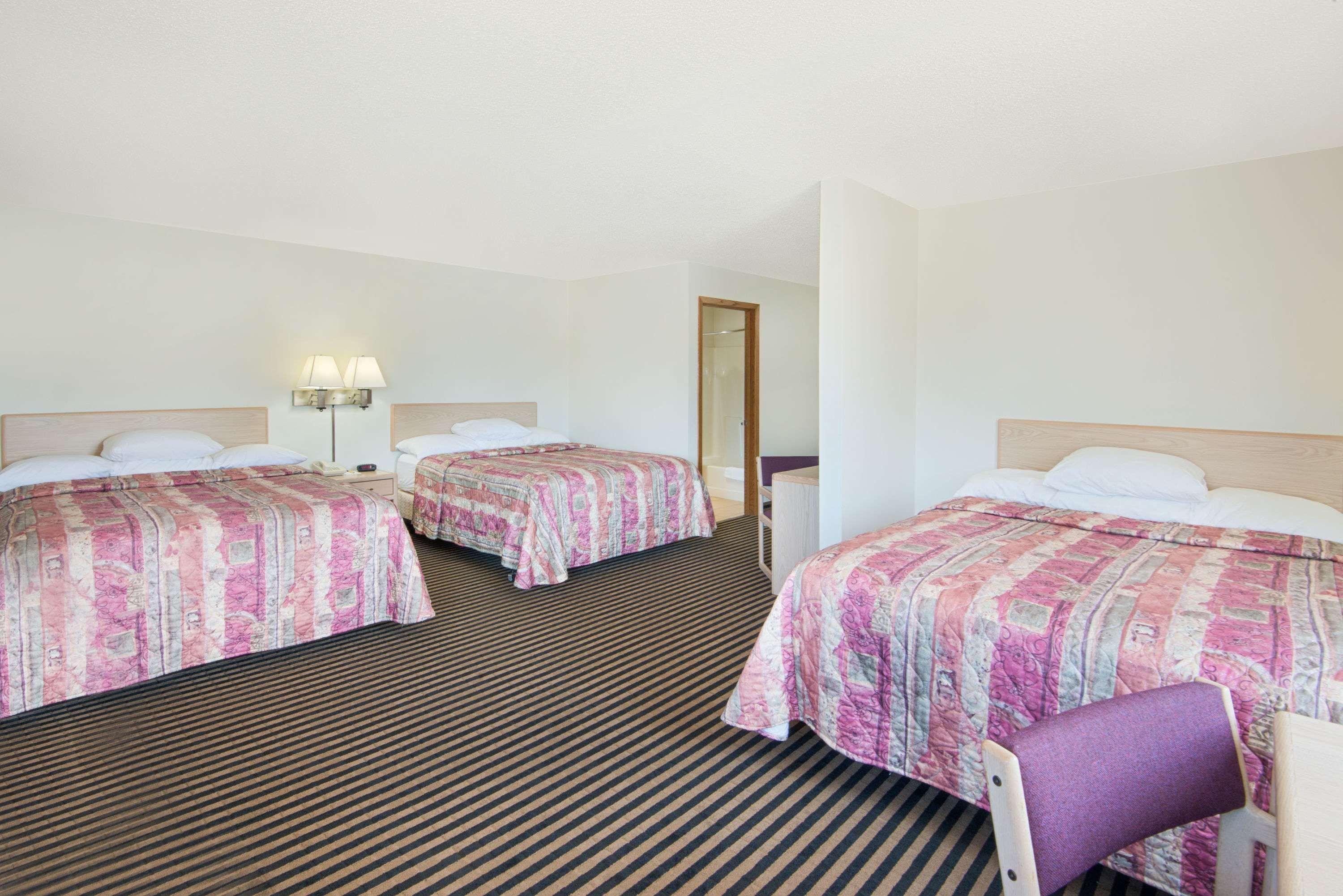 Super 8 By Wyndham Humboldt Otel Dış mekan fotoğraf