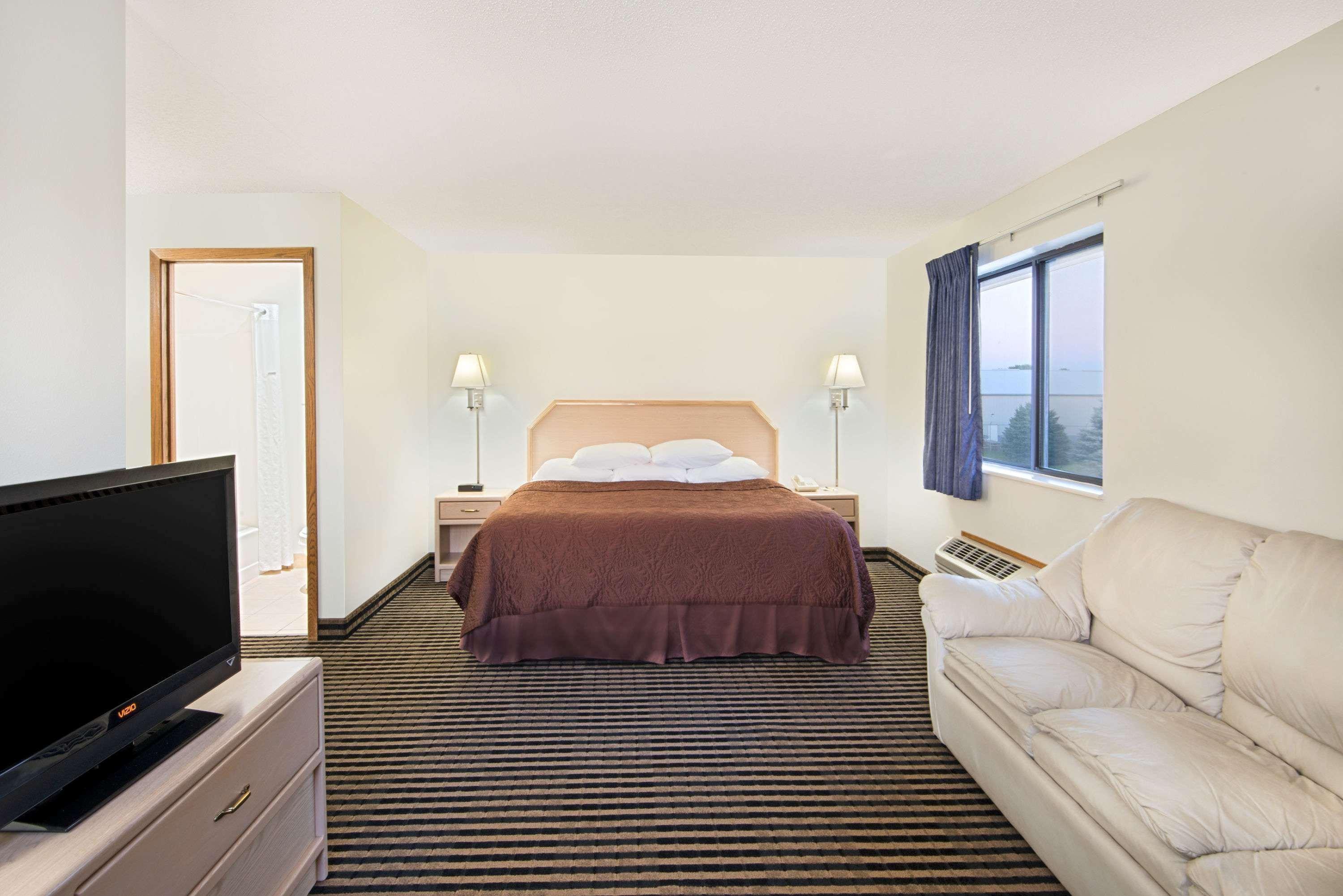 Super 8 By Wyndham Humboldt Otel Dış mekan fotoğraf