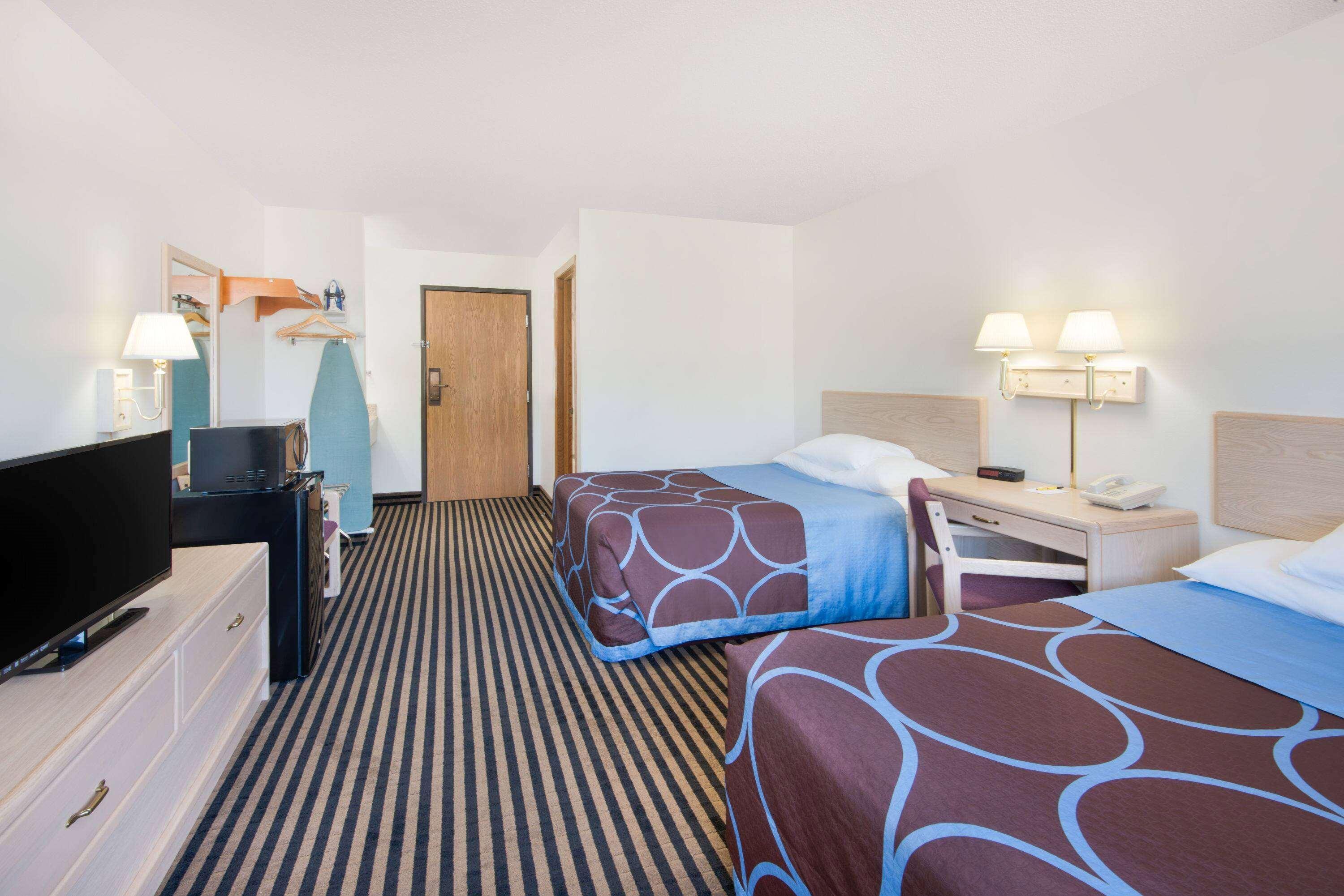 Super 8 By Wyndham Humboldt Otel Dış mekan fotoğraf