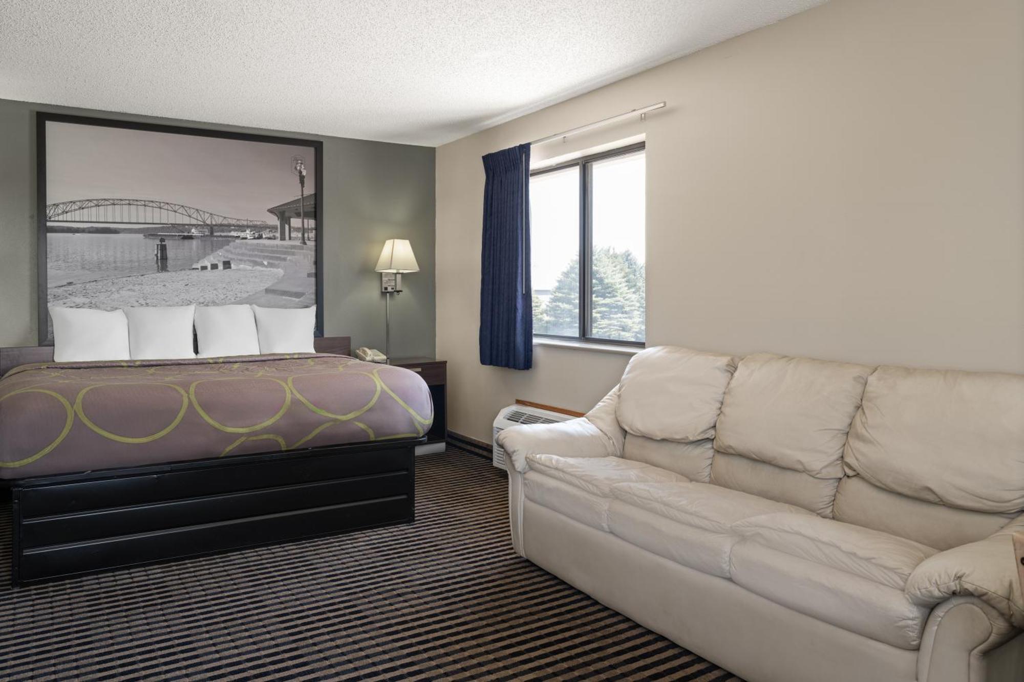 Super 8 By Wyndham Humboldt Otel Dış mekan fotoğraf