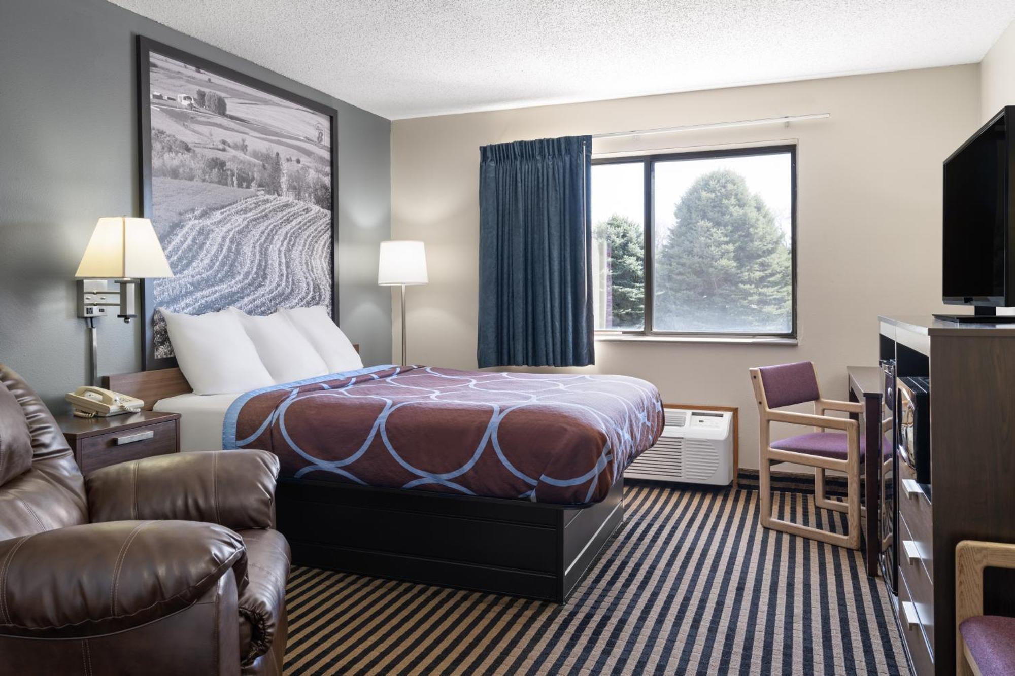 Super 8 By Wyndham Humboldt Otel Dış mekan fotoğraf