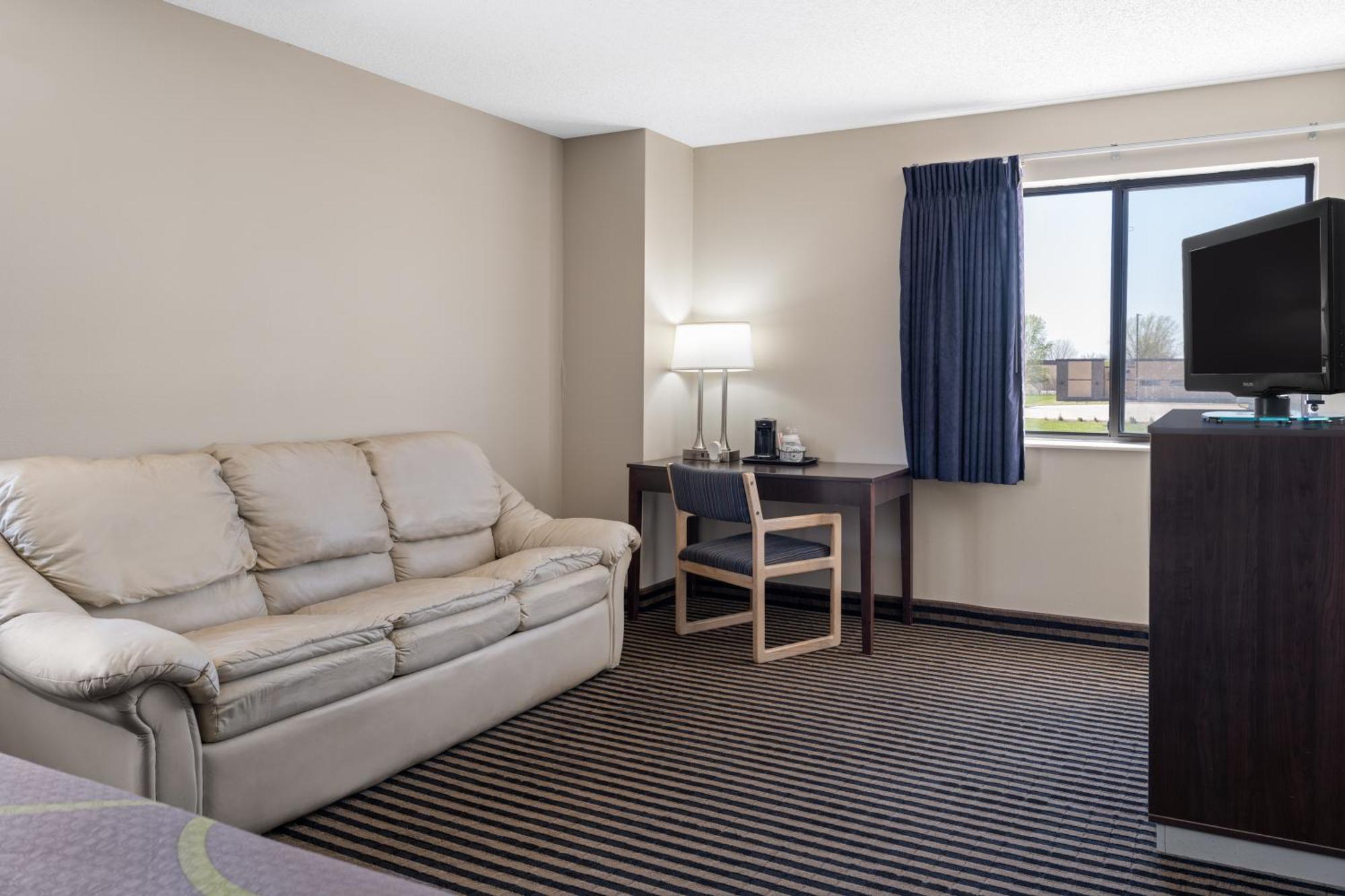 Super 8 By Wyndham Humboldt Otel Dış mekan fotoğraf
