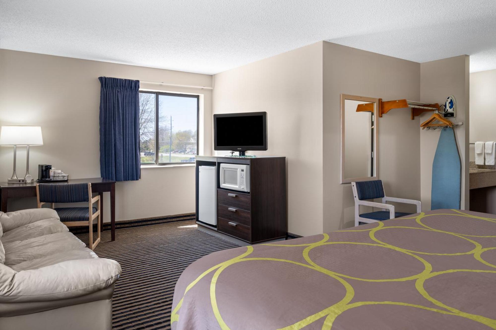 Super 8 By Wyndham Humboldt Otel Dış mekan fotoğraf
