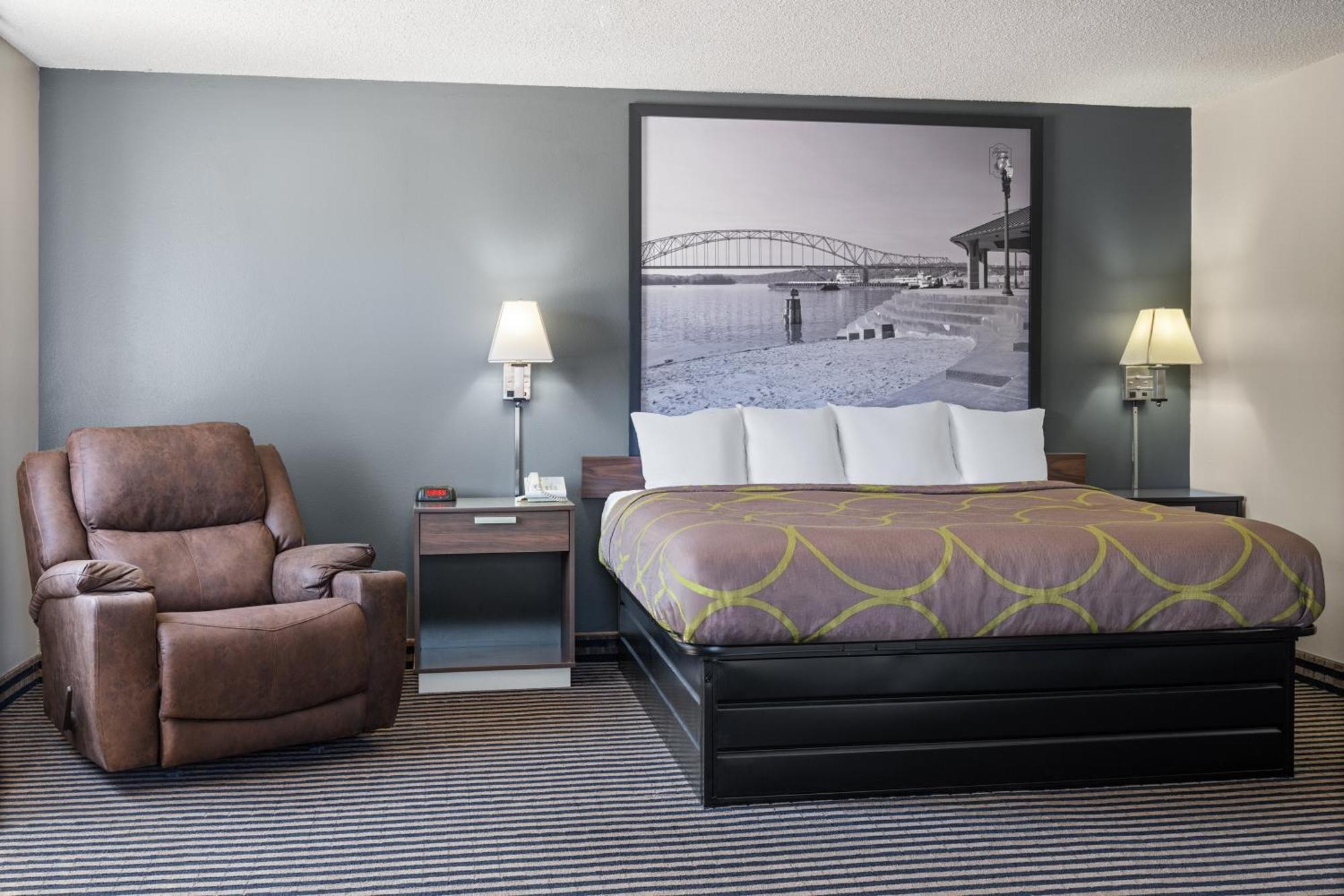 Super 8 By Wyndham Humboldt Otel Dış mekan fotoğraf