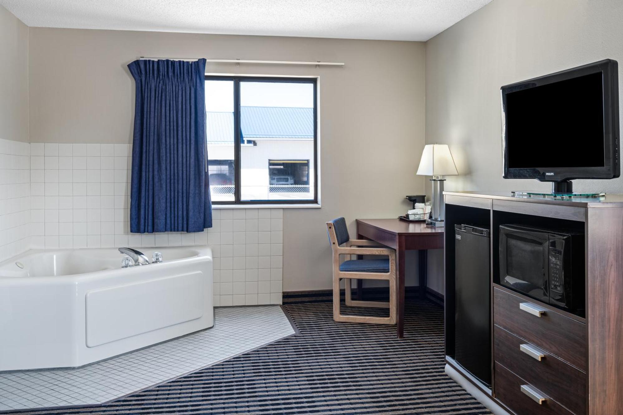 Super 8 By Wyndham Humboldt Otel Dış mekan fotoğraf