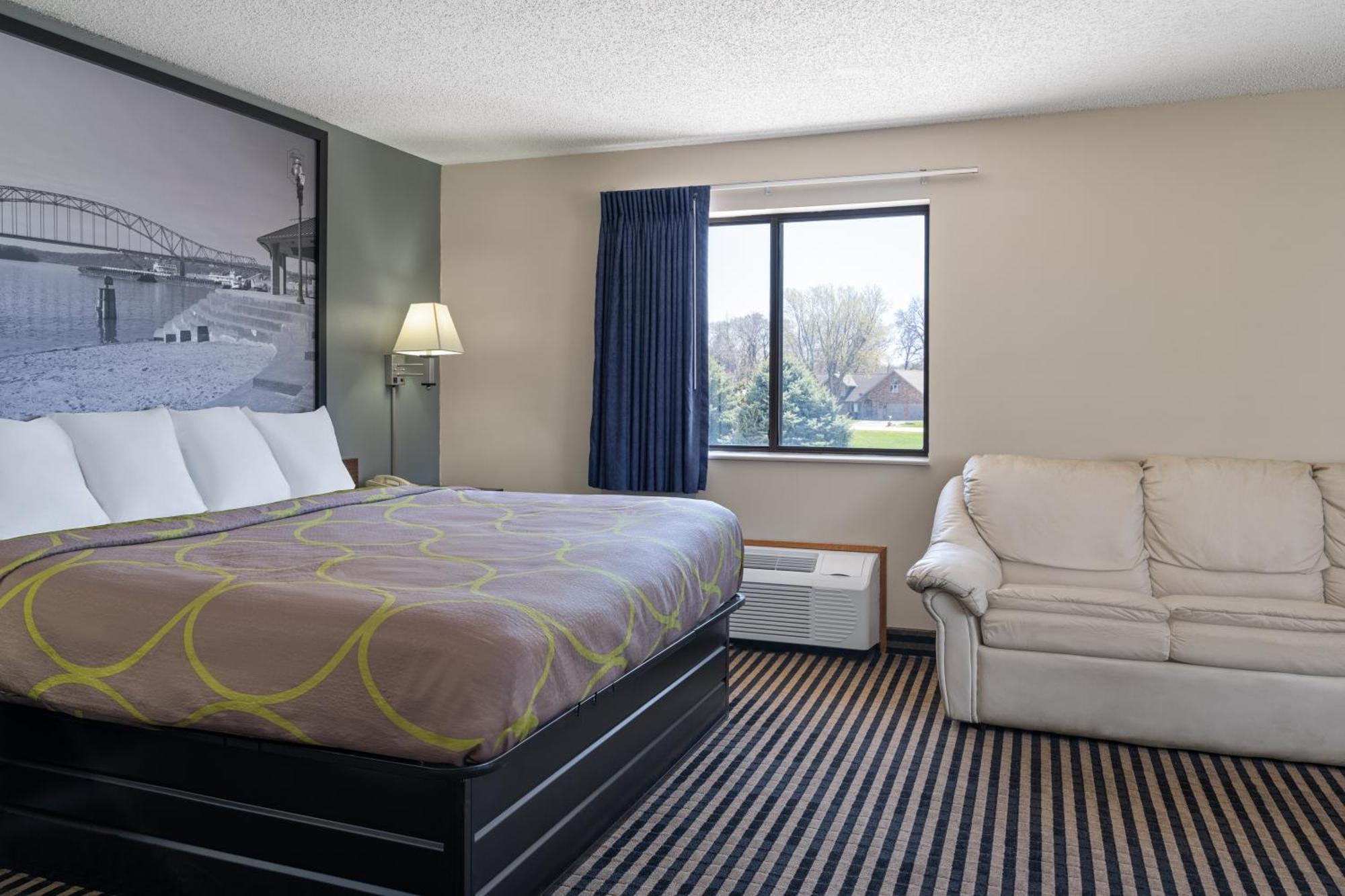 Super 8 By Wyndham Humboldt Otel Dış mekan fotoğraf