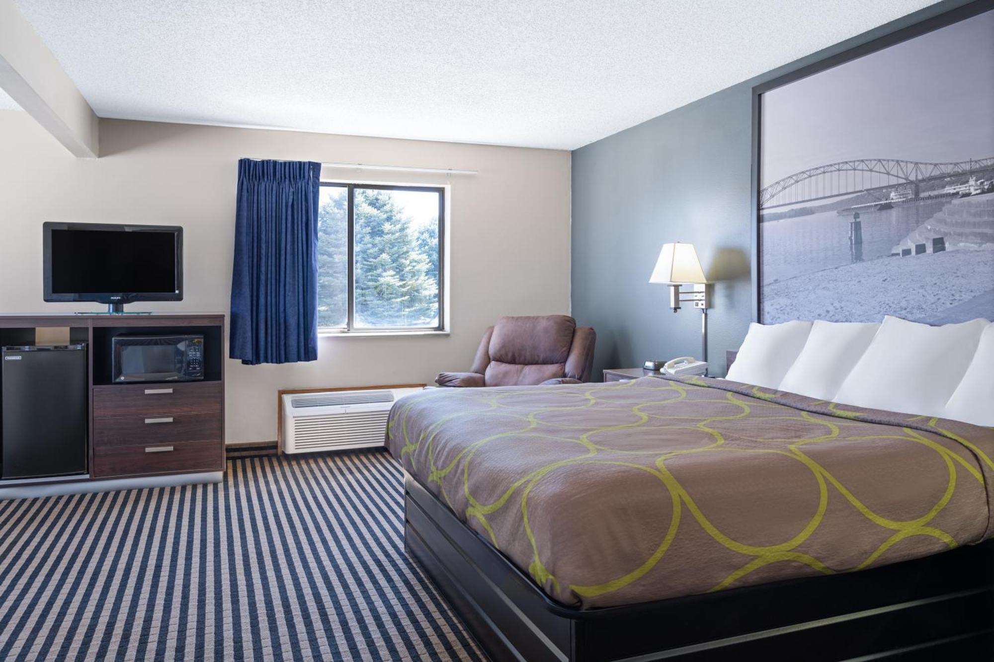 Super 8 By Wyndham Humboldt Otel Dış mekan fotoğraf
