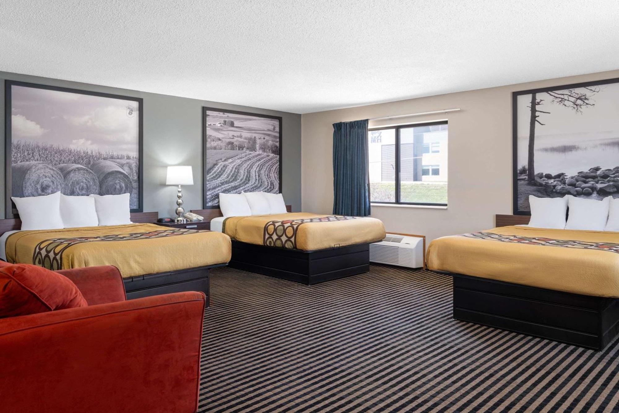 Super 8 By Wyndham Humboldt Otel Dış mekan fotoğraf