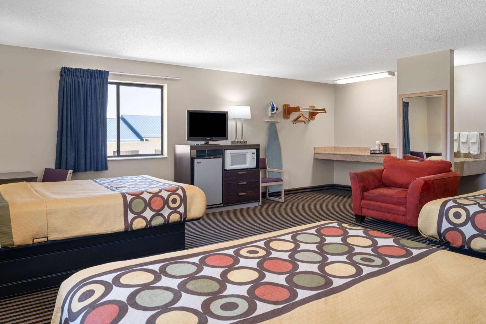 Super 8 By Wyndham Humboldt Otel Dış mekan fotoğraf