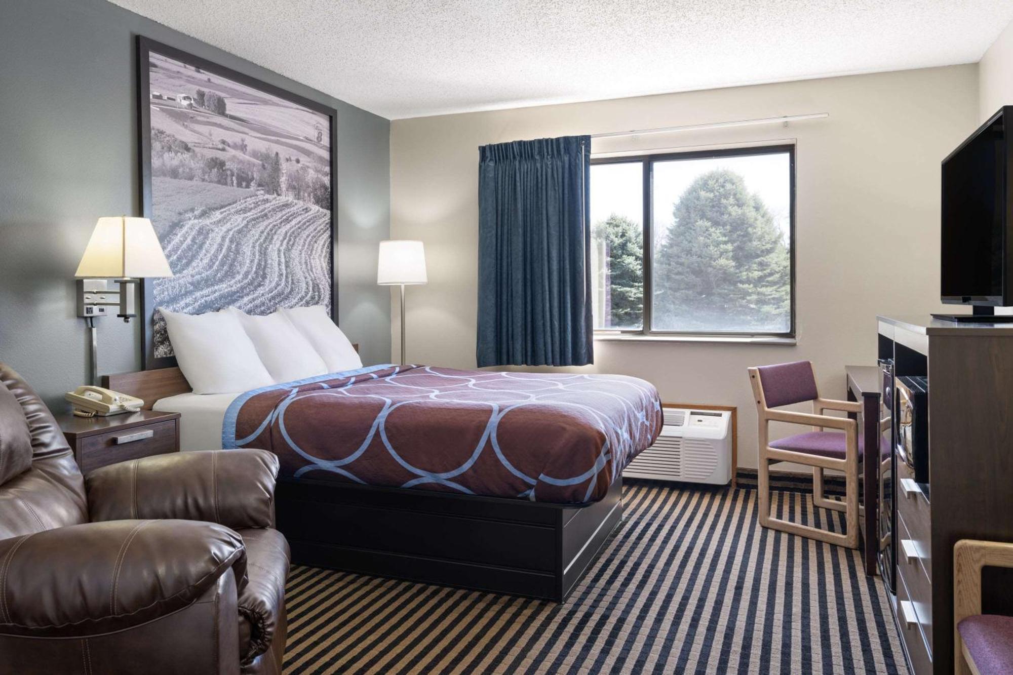 Super 8 By Wyndham Humboldt Otel Dış mekan fotoğraf