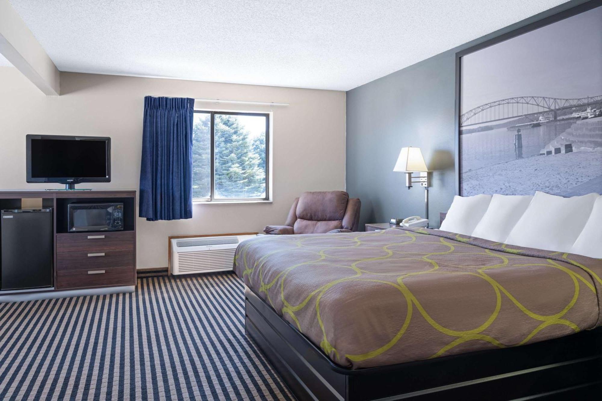 Super 8 By Wyndham Humboldt Otel Dış mekan fotoğraf