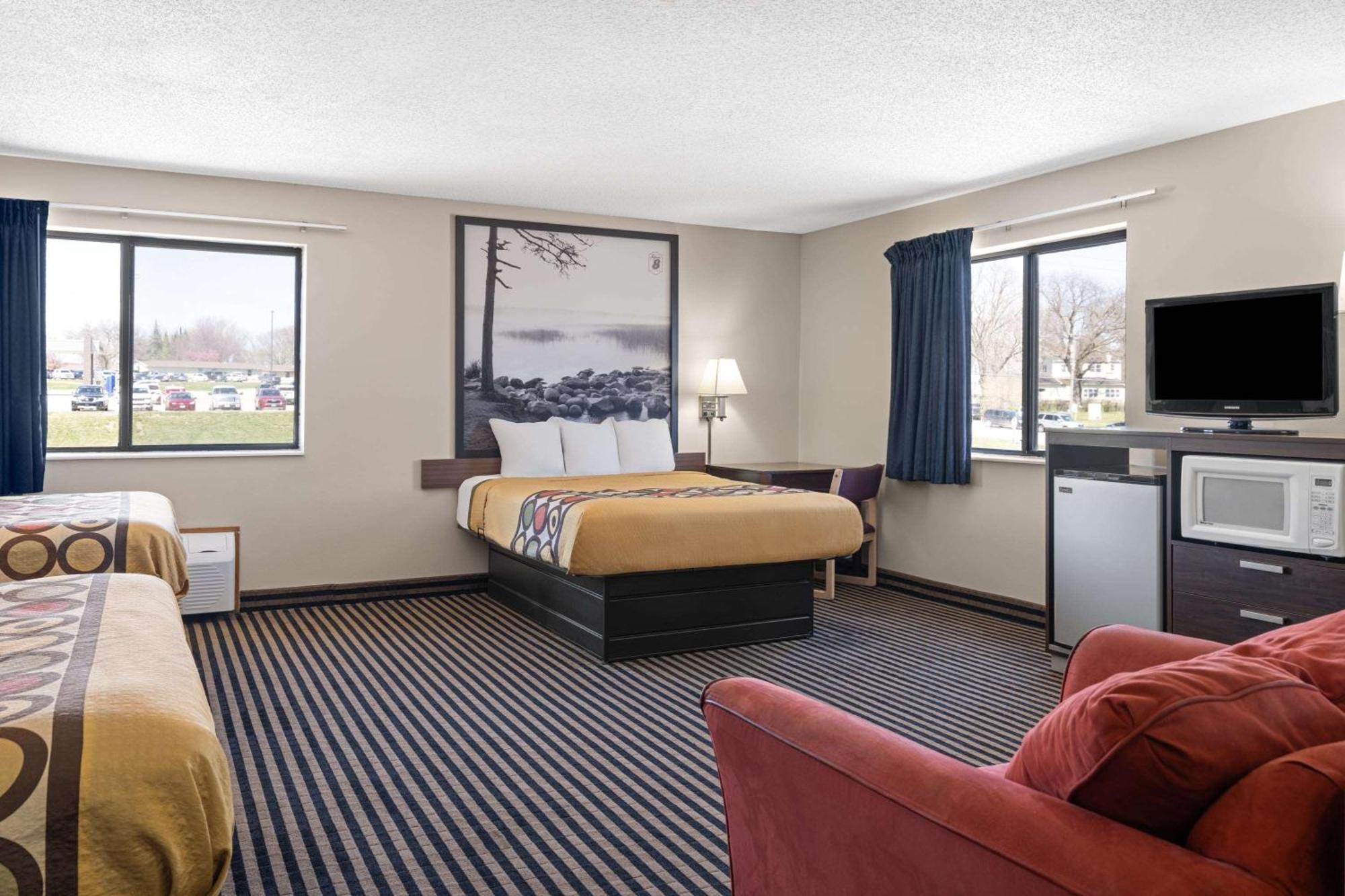 Super 8 By Wyndham Humboldt Otel Dış mekan fotoğraf