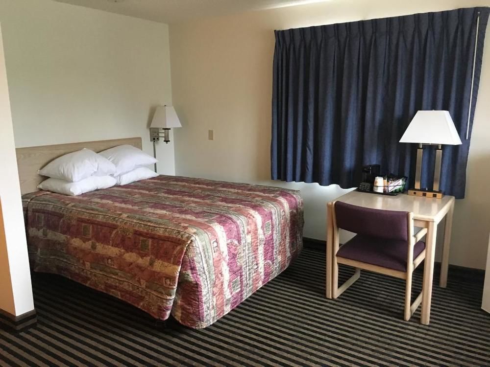 Super 8 By Wyndham Humboldt Otel Dış mekan fotoğraf