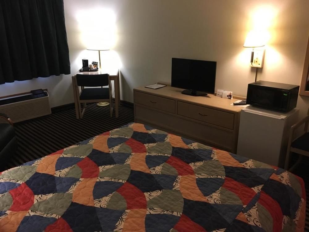Super 8 By Wyndham Humboldt Otel Dış mekan fotoğraf