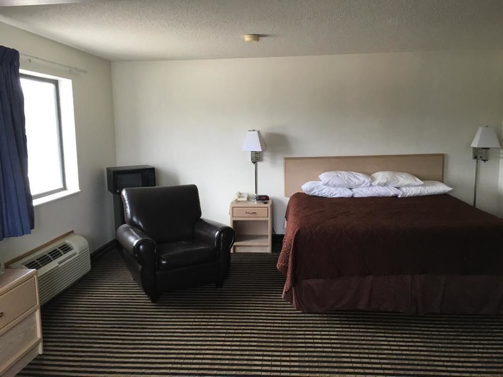 Super 8 By Wyndham Humboldt Otel Dış mekan fotoğraf